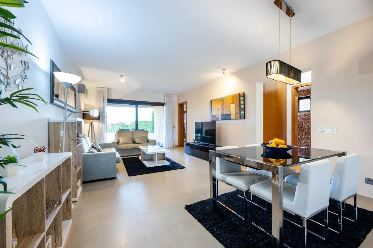 Coolhouses Algarve, Luz 2 Bed Elegant Flat, Private Pool & Garden, Spa Facilities, Mar Da Luz 19 0*,