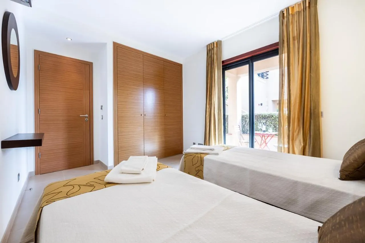 Coolhouses Algarve, Luz 2 Bed Elegant Flat, Private Pool & Garden, Spa Facilities, Mar Da Luz 19 Apartment